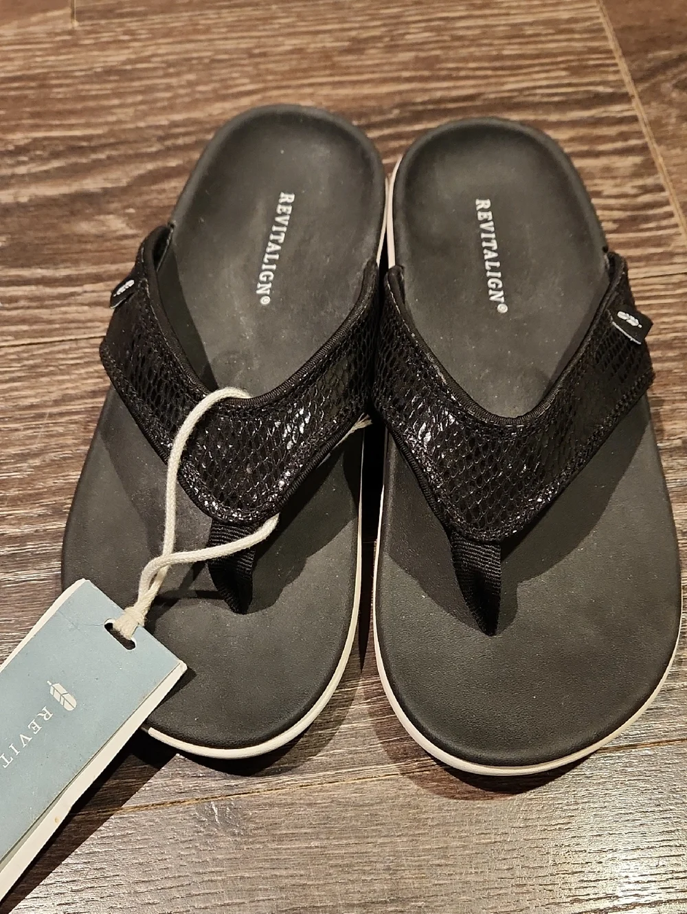❤️ NWT! REVITALIGN YUMI GECKO BLACK WHITE THONG FLIP FLOPS, 9D